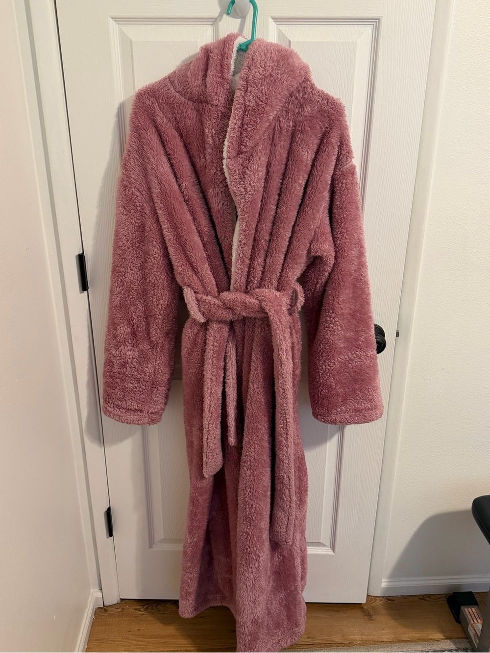 Like NEW!! Soft Hooded Bathrobe in Dusty Rose